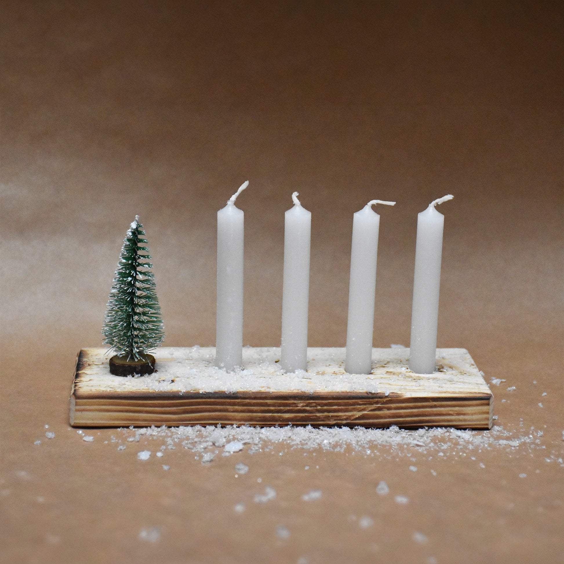 Advent to go aus recyceltem Palettenholz mit 4 Kerzen und Tännchen