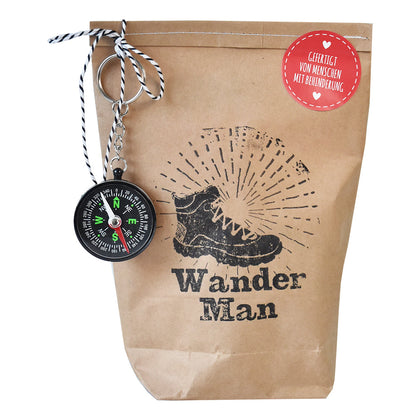 Geschenke für Wanderer: Entdecke die ultimative "Wanderer-Tüte für Männer" - Dein treuer Gefährte für jedes Outdoor-Abenteuer.
