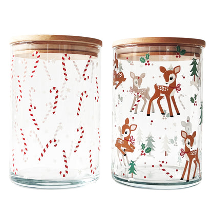 Glasdose mit Rehen und Zuckerstangen